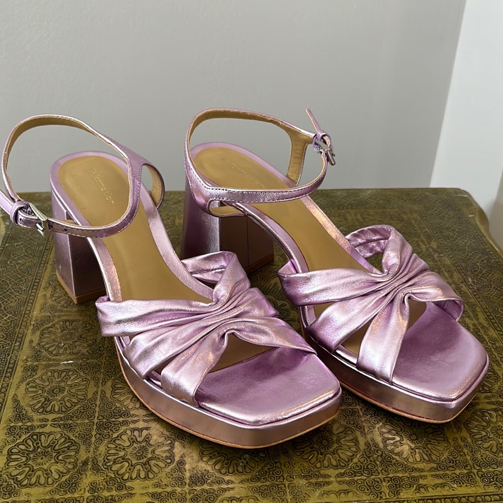 Super cute Reformation Heels size 7 pink metallic